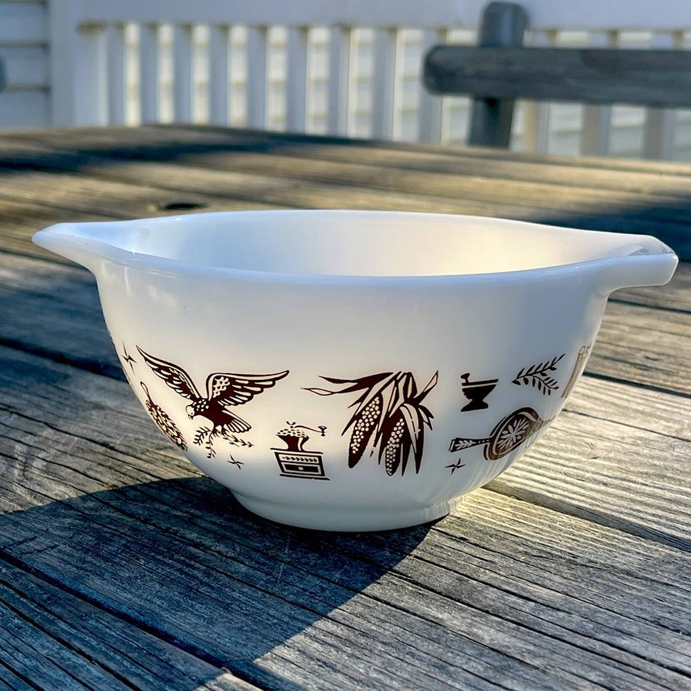 Vintage Pyrex Early American Cinderella mixing bowl #441   1  1/2 pint